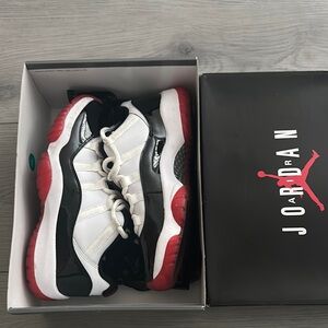 Jordan Sneakers Black White Red